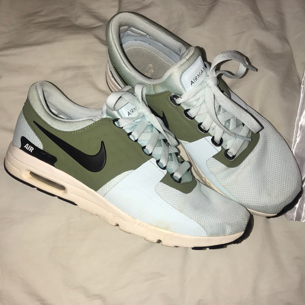 Nike tennis shoes